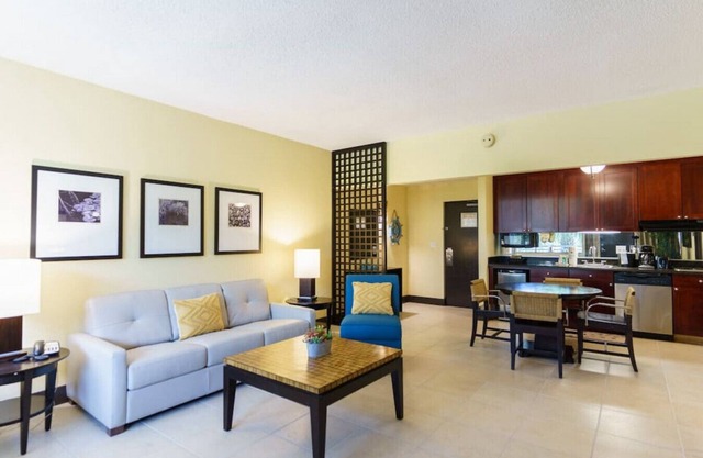 U402 - WATERVIEW BALCONY, LARGE FLOORPLAN, LITTLE HARBOR RESORT, POOLS, RESTAURANTS ONSITE!
