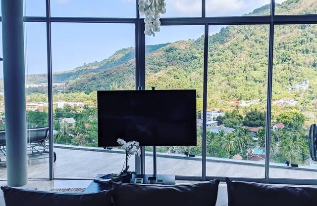 Ultimate 360 Deg, All Glass 18' Ceilings Sky-Villa Penthouse