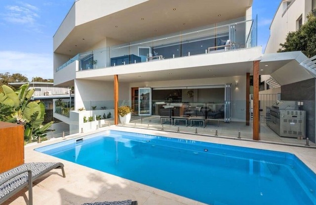 ULTIMATE BEACH HOUSE EMERALD BEACH