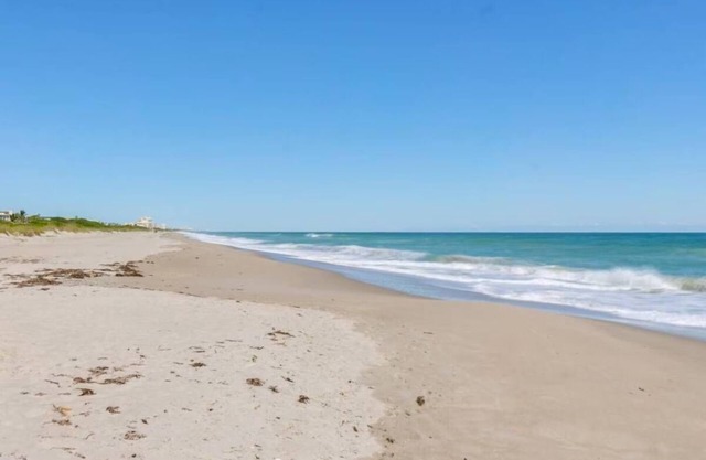 Ultimate Family Beach Getaway | Near Melbourne Beach Pie | Pets Are Allowed