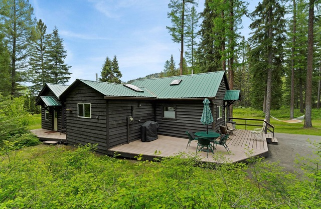 Ultimate in Seclusion, yet Close to City Amenities