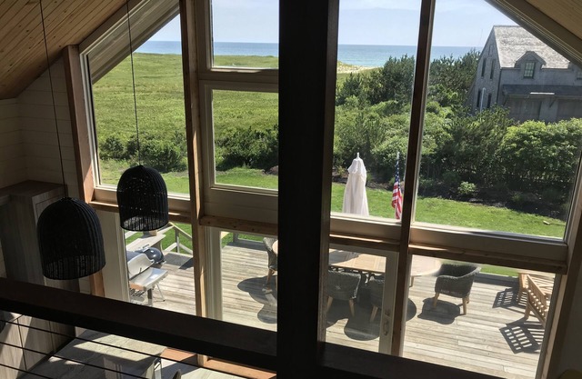 Ultimate relaxation at the beach and conservation land, completely renovated.