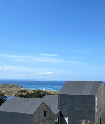 UMI surf yoga house Doniños beach