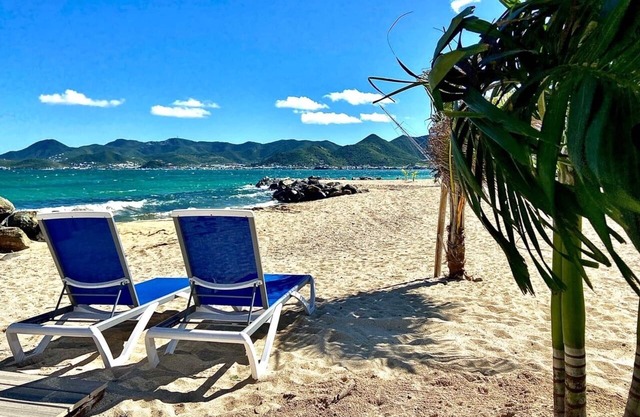Until 6 people, 2 spacious bedrooms, front of the sea, pools tennis parking BBQ