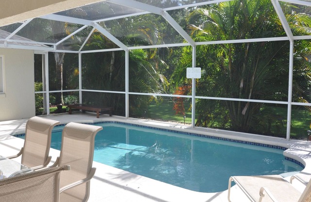 Unbeatable pool privacy ❤️ in a hidden tropical oasis close to Disney!
