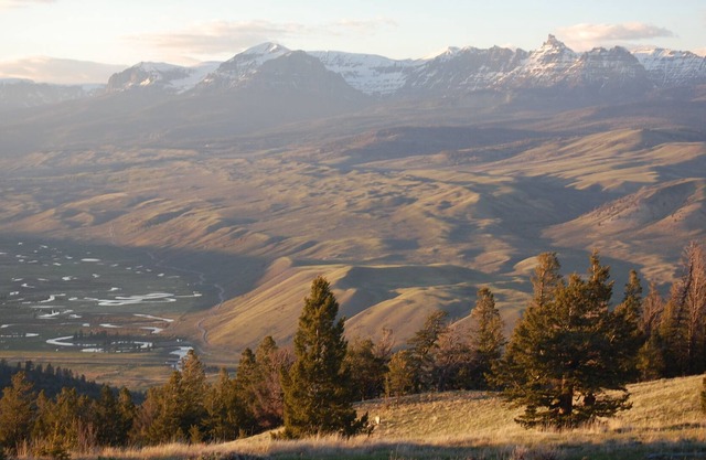 Unbelievable views, space, and serenity at this comfy classic cabin.