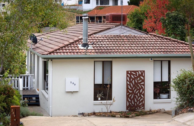 Une Petite Touche de France à Albury - Comfortable three bedroom home with lots of French charm
