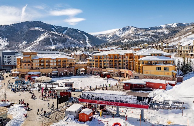 Unequalled Ski in Out, Next to Gondola, Sundial 1BR, Pool, Hot tub, Condo Nast Winner C305