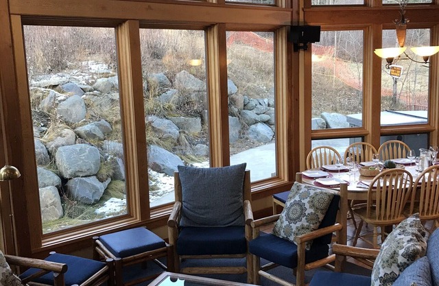 Unforgettable All Season Retreat True Ski In/Out Sleeps 10 Adults (14 total)