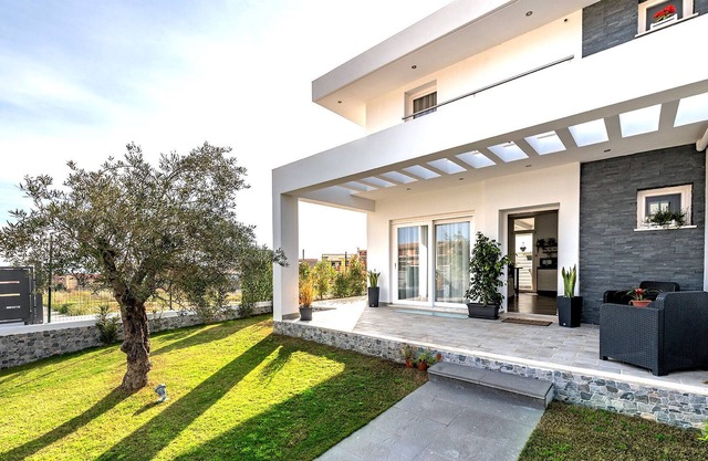 Unforgettable sunrise and sunset in Villa OVERVIEW with garden