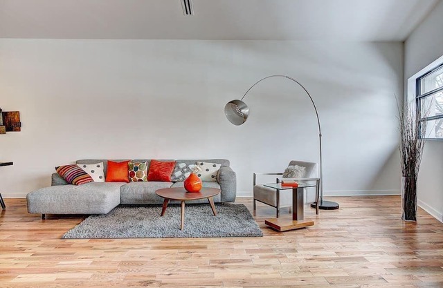 UNIQUE. 2500 SF HIGH END PROPERTY
