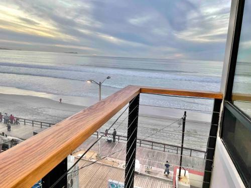 Unique Beachfront ocean view lovely 1BD