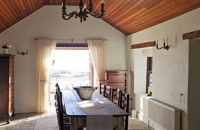 Unique Cobblestone cottage with WiFi on charming Arranmore Island