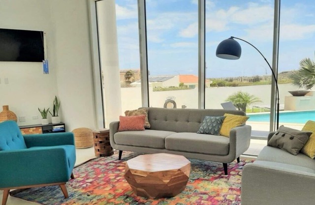 Unique design with 180 degree views