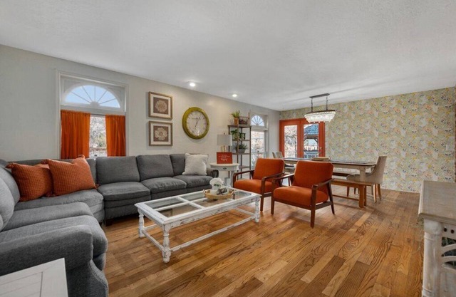 Unique Home Perfect for Gathering. Pets welcome!