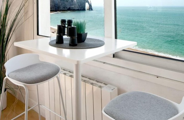 UNIQUE IN ETRETAT. EAGLE'S EYRIE. 120M2. PRIVATE GARAGE.