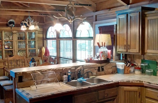 Unique Lodge-style Cabin only minutes away from Beach,Fishing and Boatlaunch