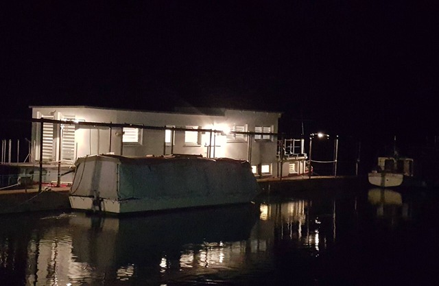 Unique - rent in the quiet Rheinarm in the Herseler Werth
