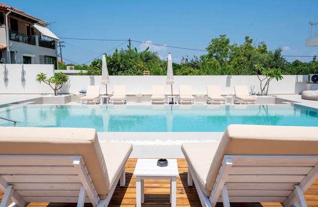 Unique suites only 1 minute away from the sea and Pet-Friendly!
