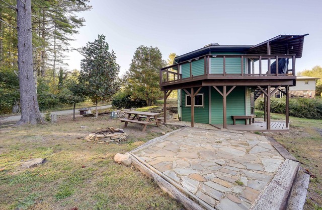 Unique West Jefferson Home w/Fire Pit & Grill!