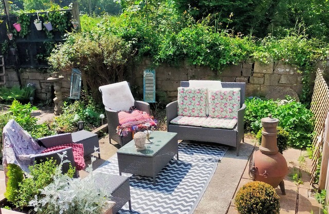 Unique with breathtaking views. Chill and relax .pet friendly.