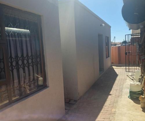 Unit 12 Bachelor Apartment self catering complete