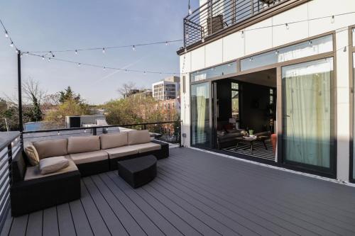 Unit 9 Luxe 2 Bedroom Penthouse Sleeps 6