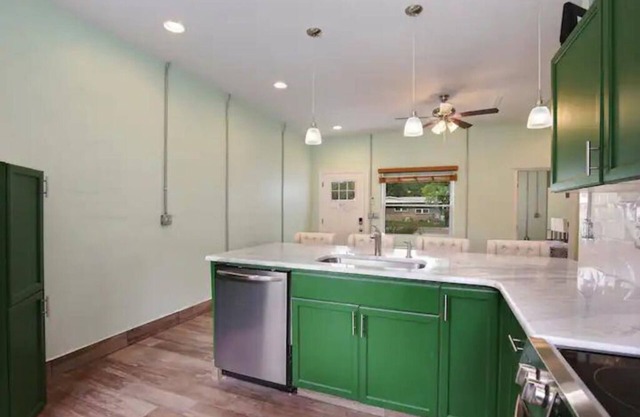 Unit B 2 Bedroom with Herb Garden