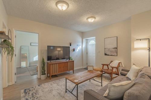 University Suite "b"