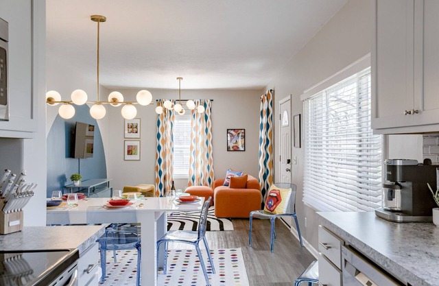 UNL Retreat Eclectic 5bd 5mins to Downtown