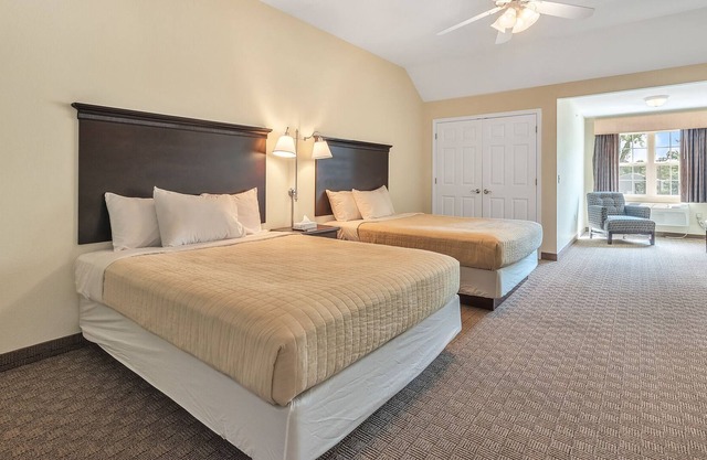 Unwind and Relax with Breathtaking Views at Iroquois Suite 213