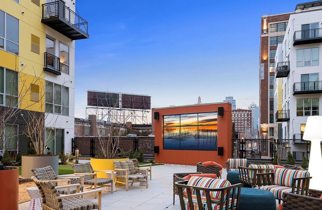 Unwind in Style: Beautifully Appointed Oasis Close to Kauffman Stadium 336