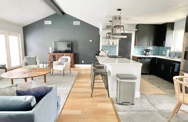 Unwind in Style: Beautiful Home for Holiday Fun