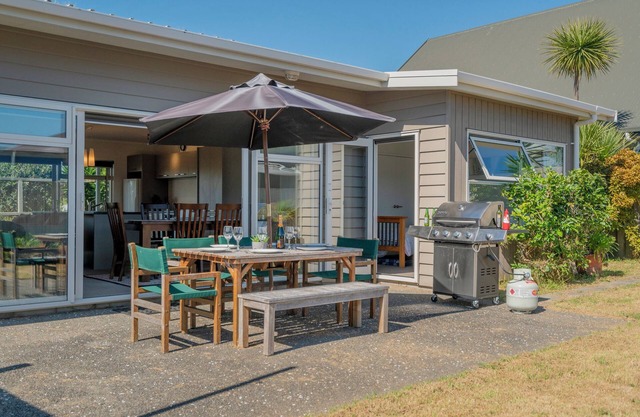 Unwind on The Fairway - Matarangi Holiday Home