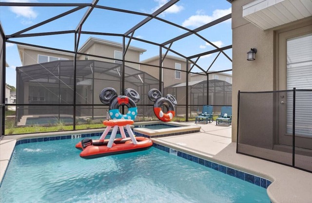 Up To 12Guests With Covered Pool GameRoom Near Dis
