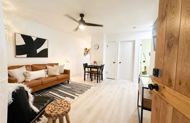 Updated 2-bedroom apartment near Kaiser & 1 mile from HWY 99
