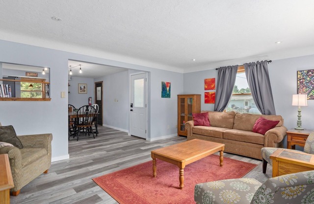 Updated 2 Bedroom by Wedding Venues w/Bonfire