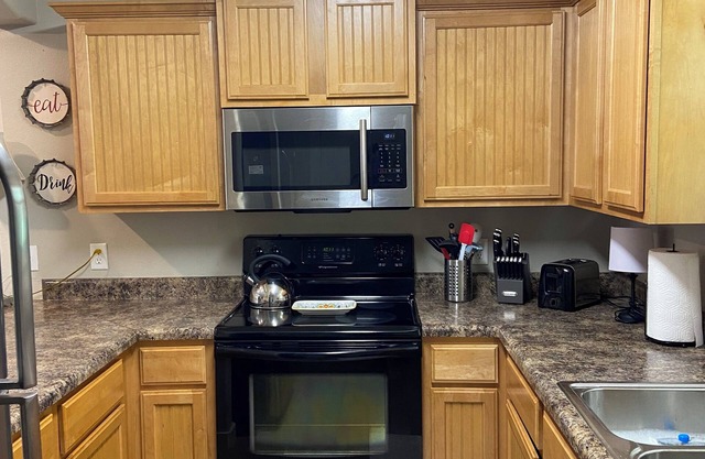 Updated 2 level townhome, close to the University, shopping and restaurants.