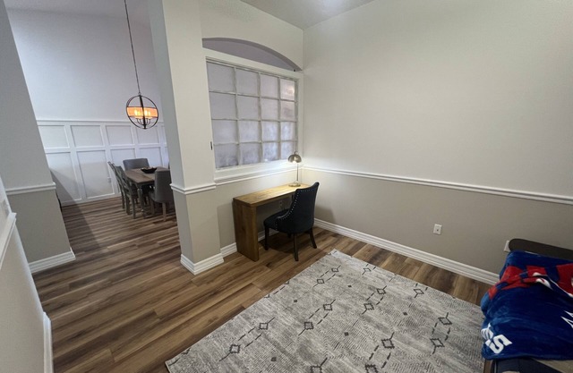 Updated 2nd Floor Condo 12 miles from Siesta Key Beach