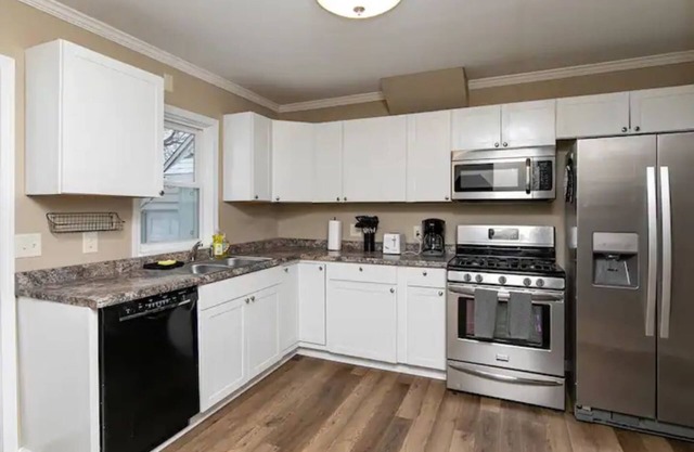 Updated 3BR home. Sleeps 6