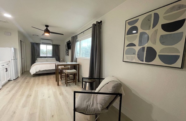 Updated Central Valley studio apartment #5 near hospitals and HWY 99