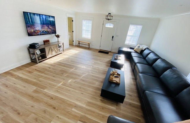 Updated Home- Only a few minutes walk to Downtown Lake Geneva!