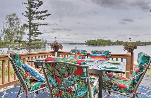 Updated Lake House: Dock, Kayaks, & Paddle Board!