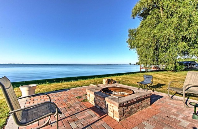 Updated Lake St Clair Cottage with Shared Amenities