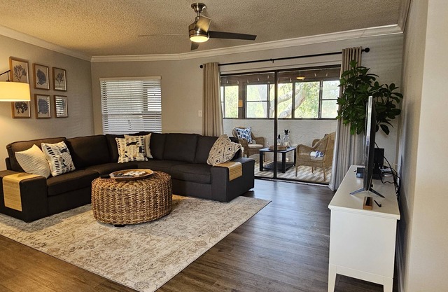 Updated Lake Tarpon Condo With King/Queen Beds and Remote Work Desk/Monitors
