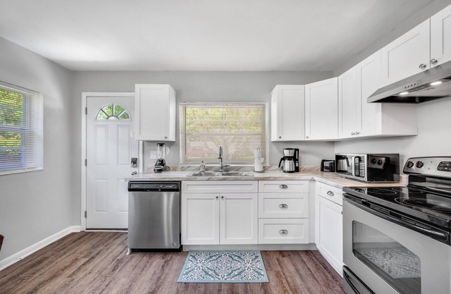 Updated | Pet Friendly | Large Backyard | Riverside Heights Bungalow