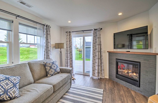 Updated Port Orchard Home, Walk to Waterfront