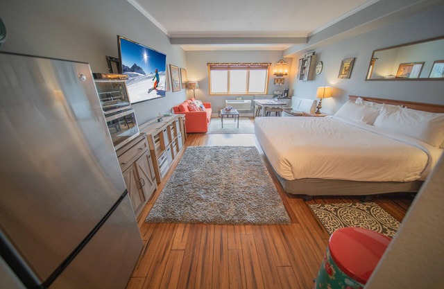 Updated Studio with a free shuttle to the slopes!