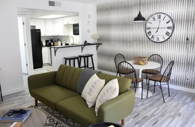 Upgraded Condo Close to All the Tempe Action
