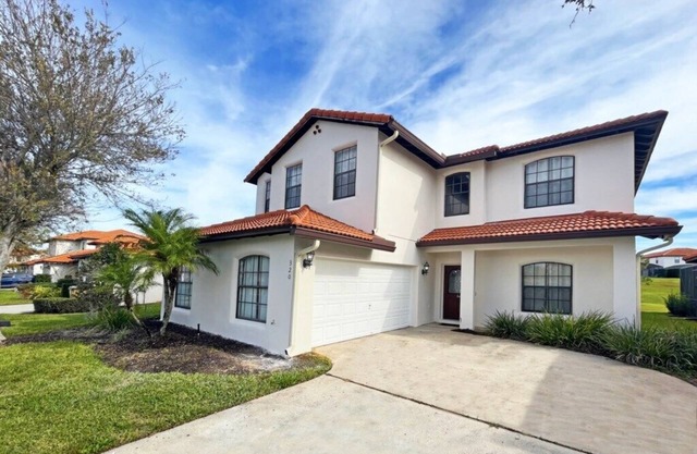 Upgraded pool home with hot tub and games/movie room - gated resort 6 miles from Disney!